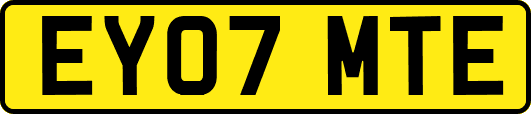 EY07MTE