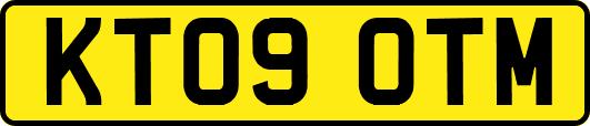 KT09OTM