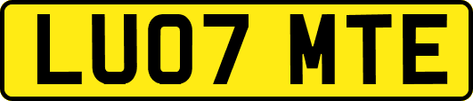LU07MTE