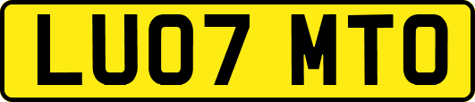 LU07MTO
