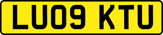 LU09KTU