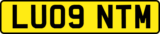 LU09NTM