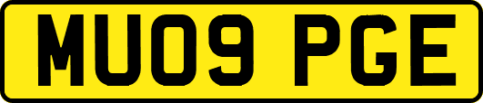 MU09PGE