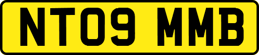 NT09MMB
