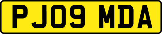 PJ09MDA