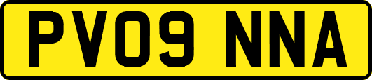 PV09NNA