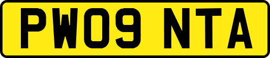 PW09NTA