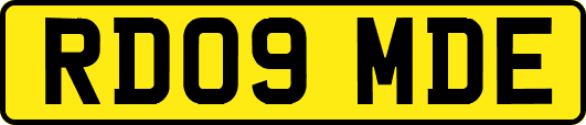 RD09MDE