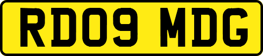 RD09MDG