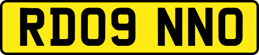 RD09NNO