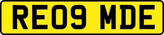 RE09MDE
