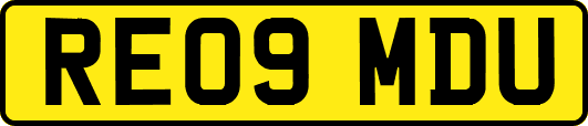 RE09MDU