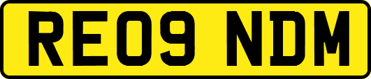 RE09NDM