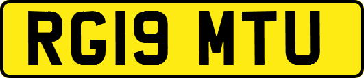 RG19MTU