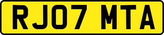 RJ07MTA