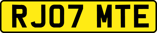 RJ07MTE