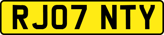 RJ07NTY