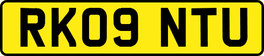 RK09NTU