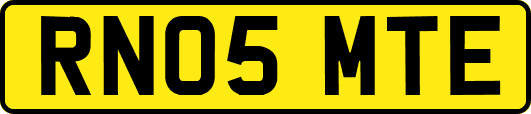 RN05MTE