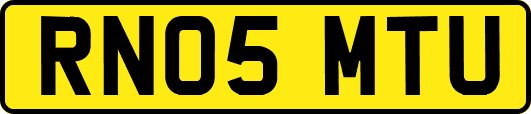 RN05MTU
