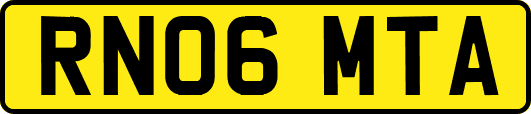RN06MTA