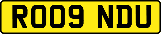 RO09NDU