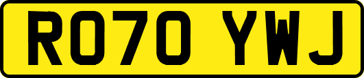 RO70YWJ