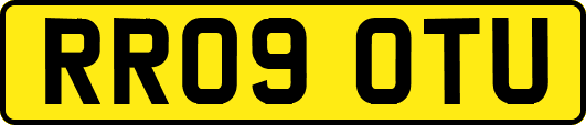RR09OTU