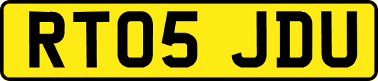 RT05JDU