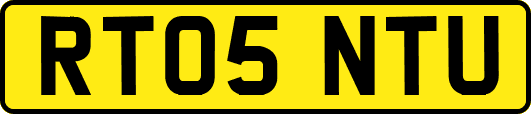 RT05NTU