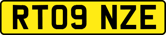 RT09NZE