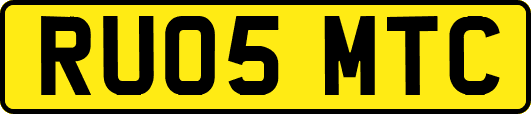RU05MTC