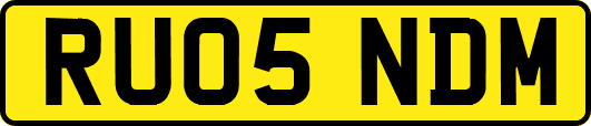 RU05NDM