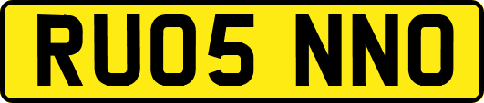 RU05NNO