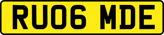 RU06MDE