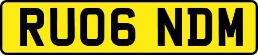 RU06NDM