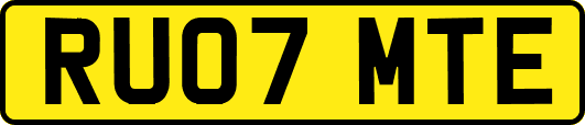 RU07MTE