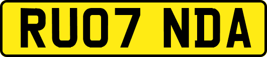 RU07NDA