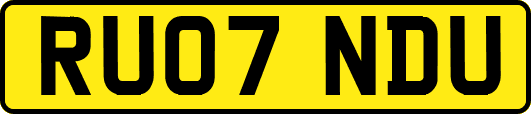 RU07NDU