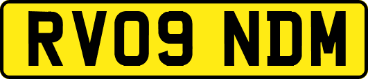 RV09NDM