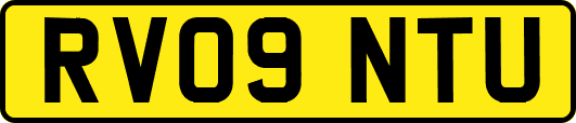 RV09NTU