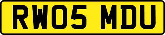 RW05MDU
