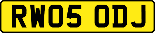RW05ODJ