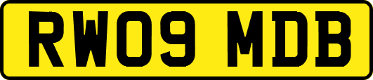 RW09MDB