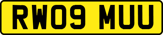 RW09MUU