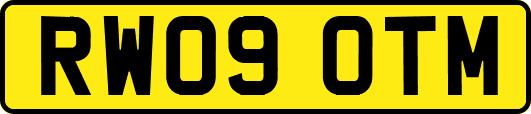 RW09OTM