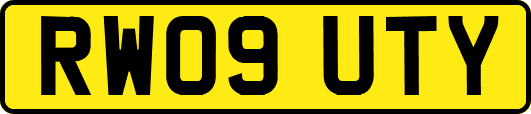 RW09UTY
