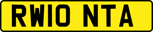 RW10NTA