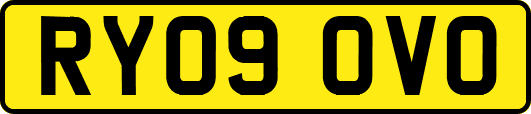 RY09OVO
