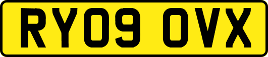 RY09OVX